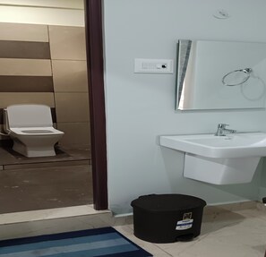 Standard Room | Bathroom - Hotel Royal Plazha (Chennai)