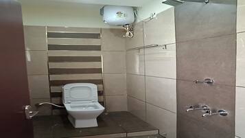 Standard Room | Bathroom | Towels, soap, shampoo