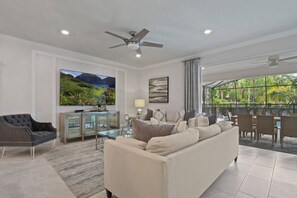 Smart TV, table football - Sleep 24 Cozy DisneyVilla Pool Spa Steps to Resort (Davenport)