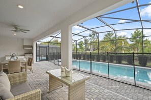 Outdoor pool, a heated pool - Sleep 24 Cozy DisneyVilla Pool Spa Steps to Resort (Davenport)