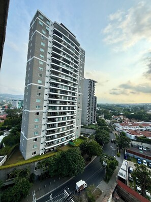 Exterior - San Benito Studio - Dining, Nightlife, Cowork + Breakfast (San Salvador)