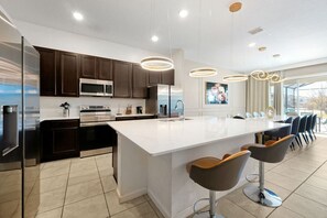 Fridge, microwave, oven, stovetop - Sleep 30 Super Spacious DisneyVilla Club BBQ Pool (Kissimmee)