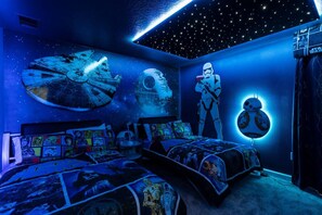 Iron/ironing board, WiFi, bed sheets - SLEEP 20 DisneyVilla 9BD Resort Waterpark Pool Spa (Kissimmee)
