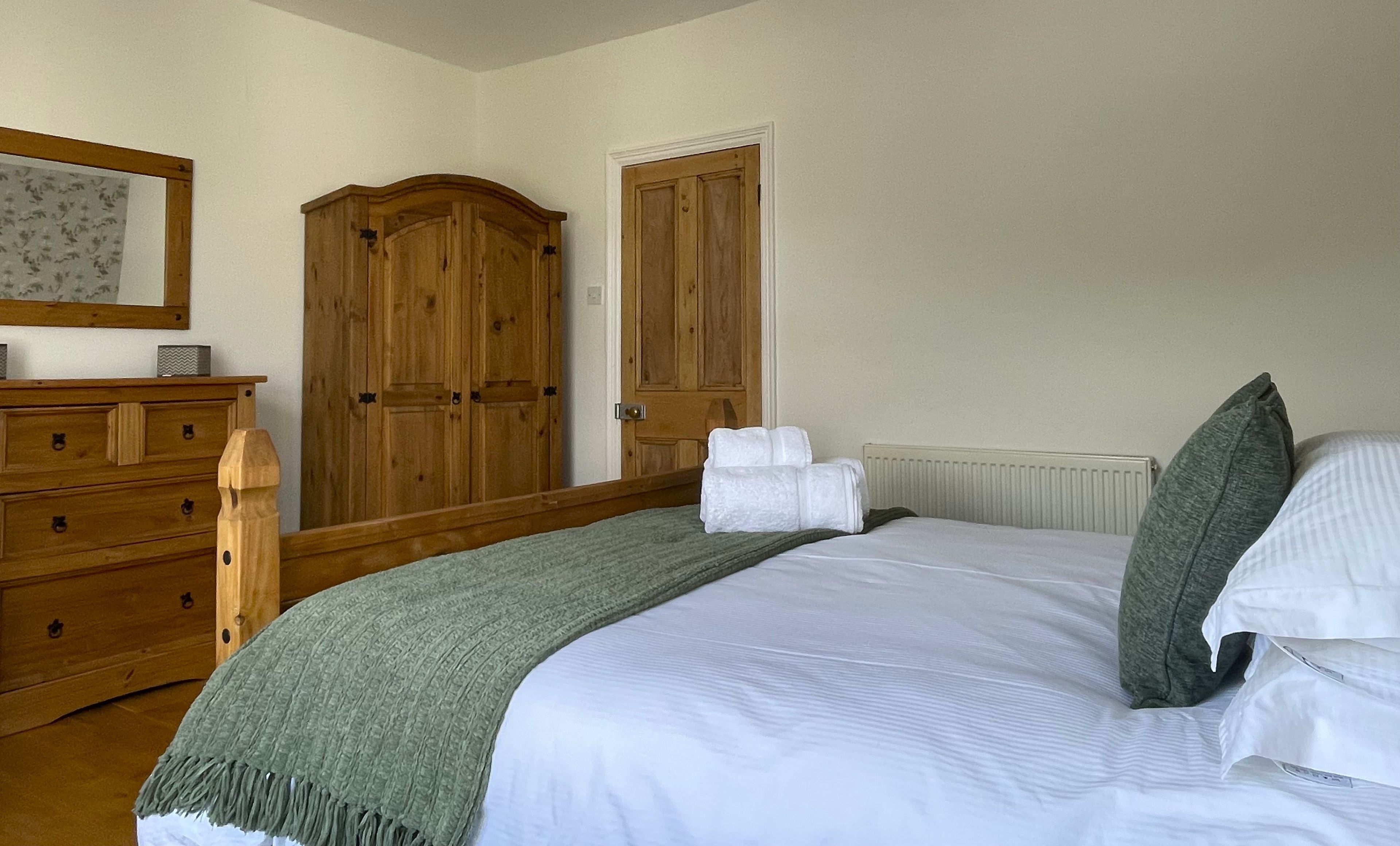 Iron/ironing board, free WiFi, bed sheets