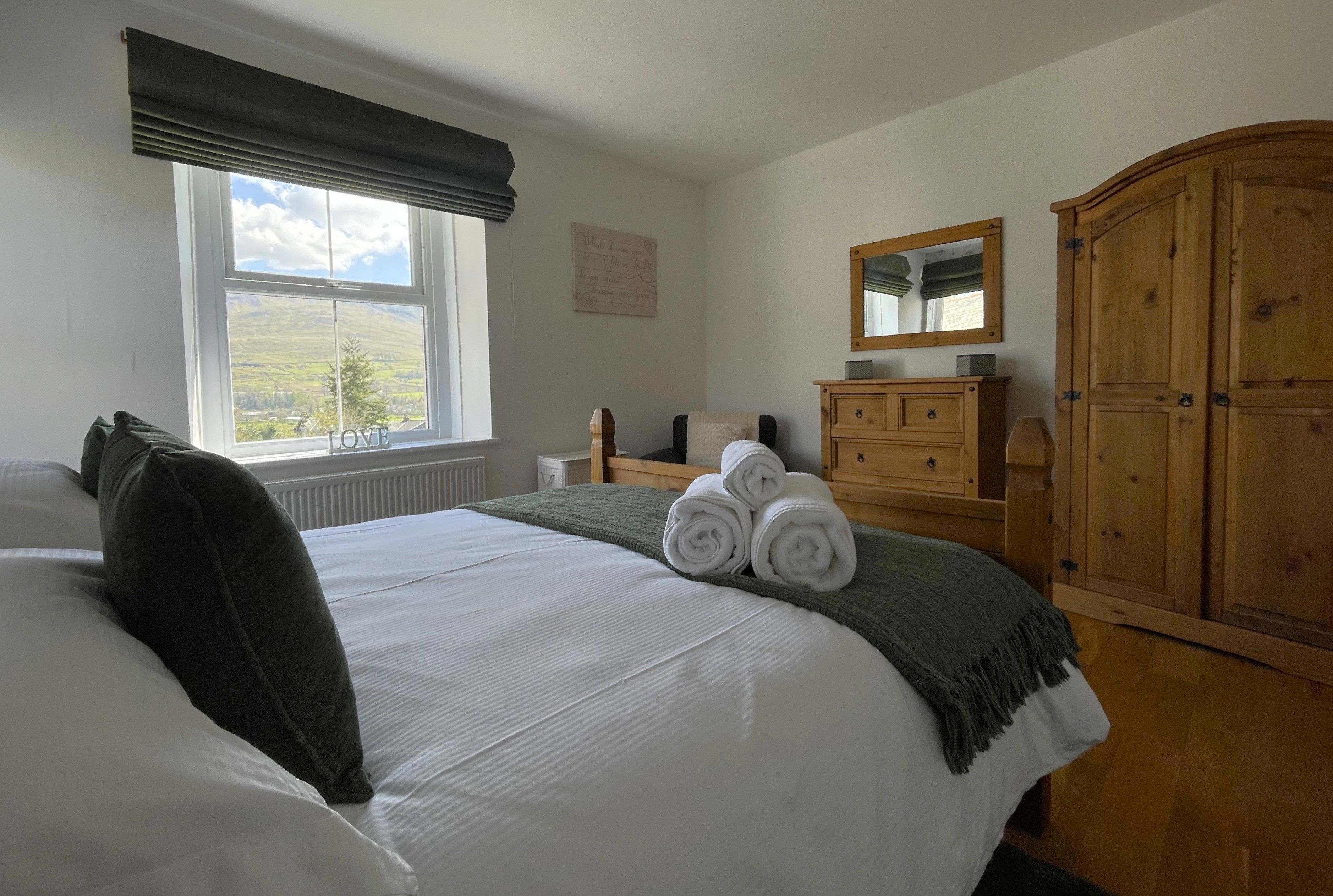 Iron/ironing board, free WiFi, bed sheets
