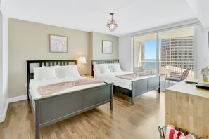 Tabla de planchar con plancha, wifi y ropa de cama 