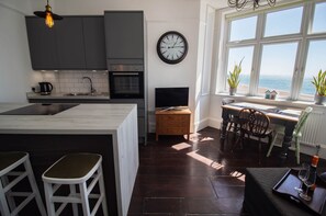 Private kitchen - Located right on the beach (Seaford)