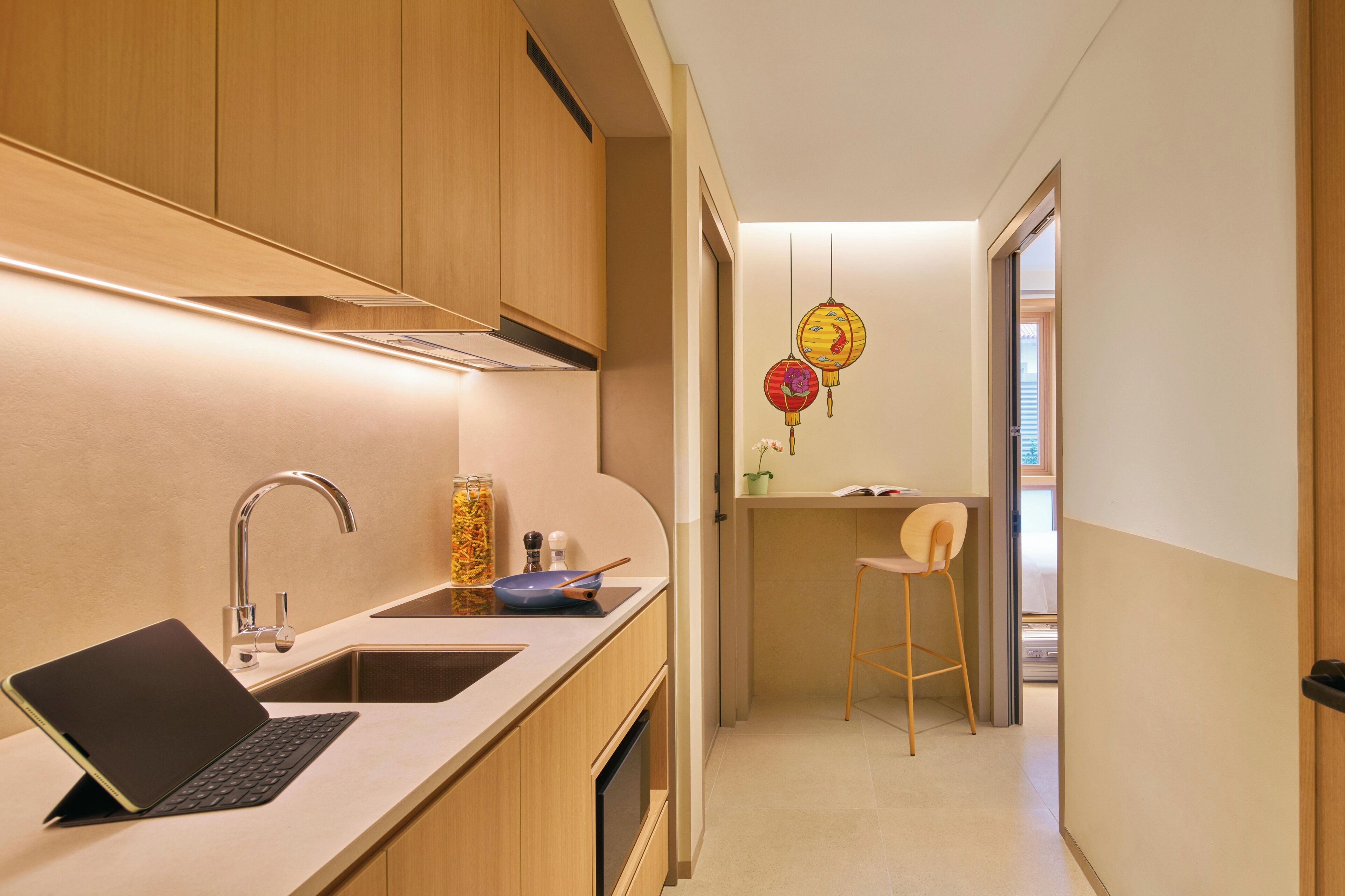 Nano Queen | Shared kitchen | Mini-fridge, microwave, coffee/tea maker