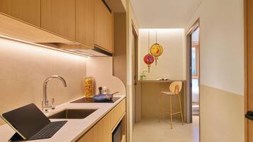 Nano Queen | Shared kitchen | Mini-fridge, microwave, coffee/tea maker