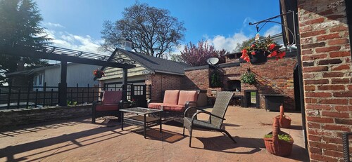 Bright Private 3BR/2BA Main-Level Home Near BeckwithPark,Victoria Patio& Parking