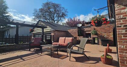 Bright Private 3BR/2BA Main-Level Home Near BeckwithPark,Victoria Patio& Parking