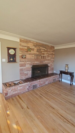 Interior - Bright Private 3BR/2BA Main-Level Home Near BeckwithPark,Victoria Patio& Parking (Victoria)