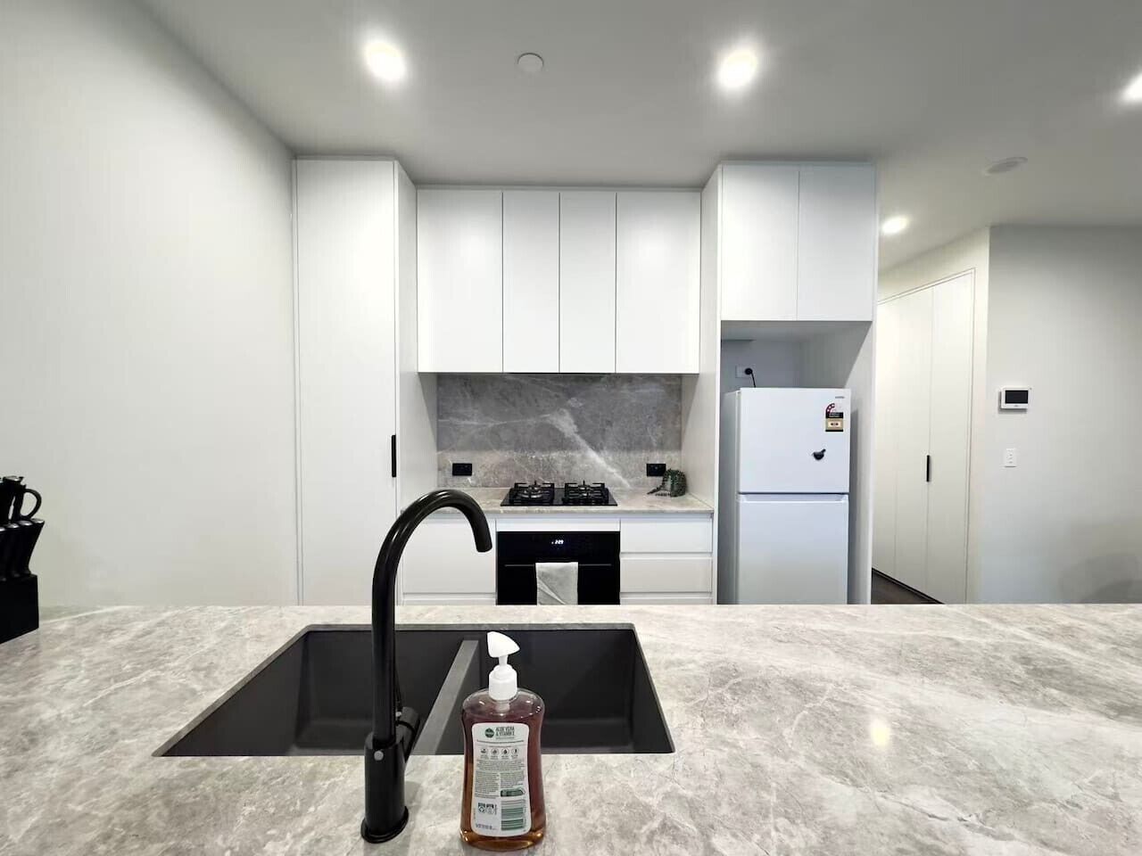 Microondas, horno, placa de cocina, tostadora
