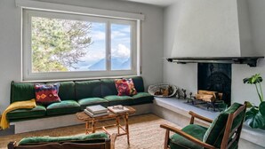 패밀리 하우스, 침실 2개, 벽난로, 산비탈 (Luxury Nature Retreat Villa) | 거실 공간