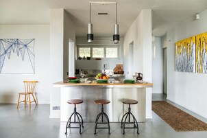 Casa familiar, 2 habitaciones, chimenea, junto a la montaña (Luxury Nature Retreat Villa) | Cocina privada