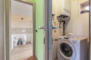 Family Townhome, Multiple Bedrooms (La Dimora Dei Colori Private Garden) | Bathroom - La Dimora Dei Colori Private Garden (Brovello-Carpugnino)