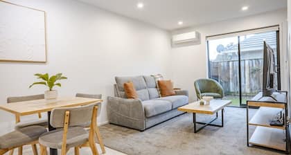 Contemporary 2BR Townhouse in Fairfield