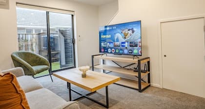 Contemporary 2BR Townhouse in Fairfield