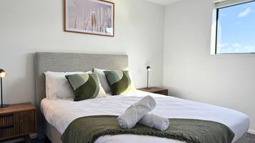 Iron/ironing board, WiFi, bed sheets