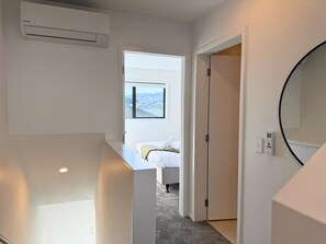 Interior - Stylish Two-Bedroom Townhouse Near Lower Hutt (Lower Hutt)