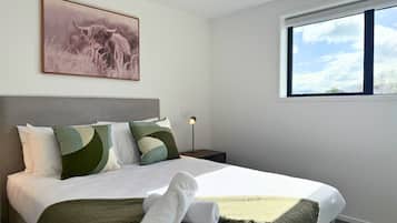 Iron/ironing board, WiFi, bed sheets