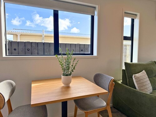 Modern 1BR Townhouse with Private Courtyard