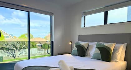 Elegant 2BR Stay with Private Courtyard