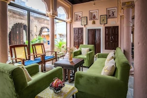 Interior - Rudreshwar Mahadeo Kothi (Varanasi)