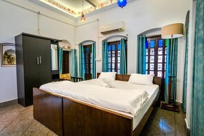 Standard Room, 1 Katil Raja (King) | Meja, ruang kerja komputer riba, langsir/tirai gelap terus, kalis bunyi 