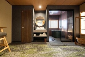 Habitación cuádruple, aire acondicionado | Spa