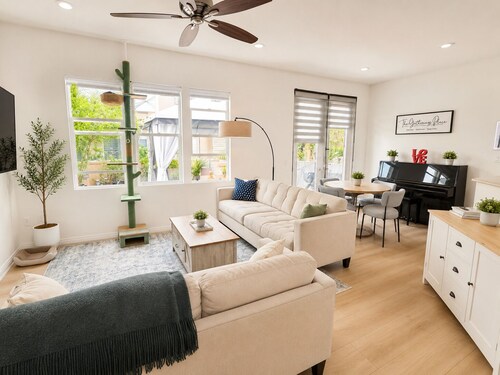 3-bedroom townhome in peaceful Irvine bright and cozy