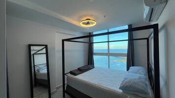 Iron/ironing board, WiFi, bed sheets