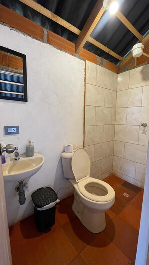 Comfort Double Room, Balcony, City View | Bathroom - Encanto Verde (Rionegro)