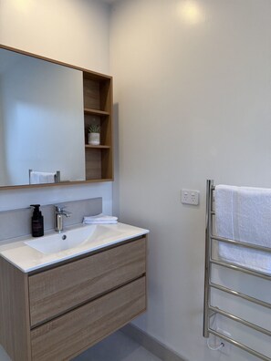 Hair dryer, towels - Fairfield Haven | Modern 2BR Townhouse Retreat (Lower Hutt)