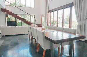 Villa, Private Pool, Park View | Tempat makan
