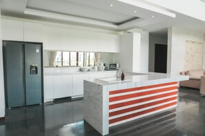 Villa, Private Pool, Park View | Private kitchen | Electric kettle - Lulu Villa (Badung)