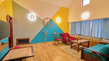 Deluxe Villa, Mountain View | Living area