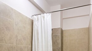 Comfort-Vierbettzimmer | Badezimmer