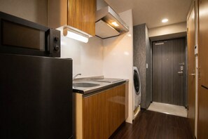 Deluxe Apartment, Balcony, City View | Private kitchen | Full-sized fridge, microwave, toaster, rice cooker - Grandz Arita Nipponbashi (Osaka)