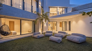 Terrace/patio - VILLA GLAMOUR BY VACATION MARBELLA (La Alquería, El Paraíso Benahavís,)