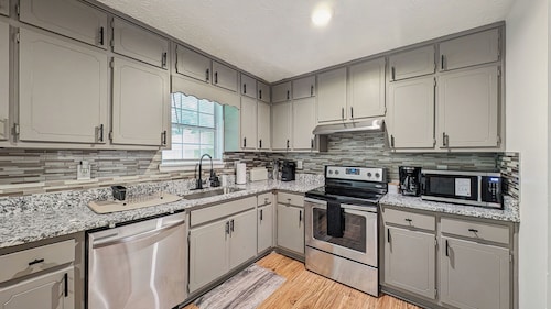 Cozy 2-bedroom townhome in Jonesboro, GA