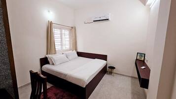 Iron/ironing board, free WiFi