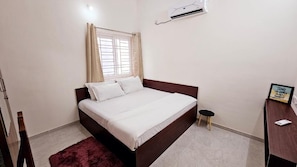 Iron/ironing board, free WiFi