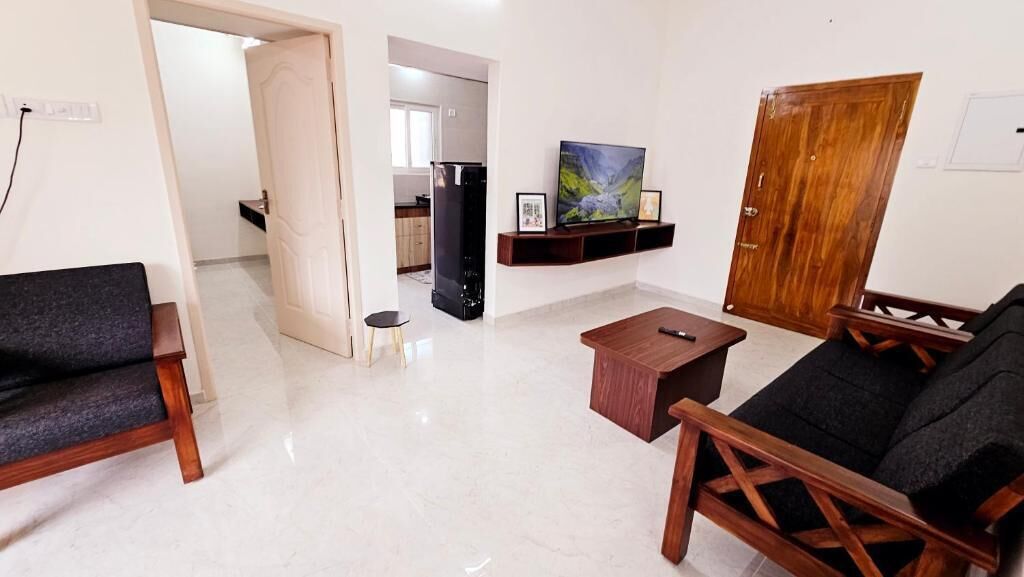 Apartamento família, sacada, vista para a cidade | Área de estar