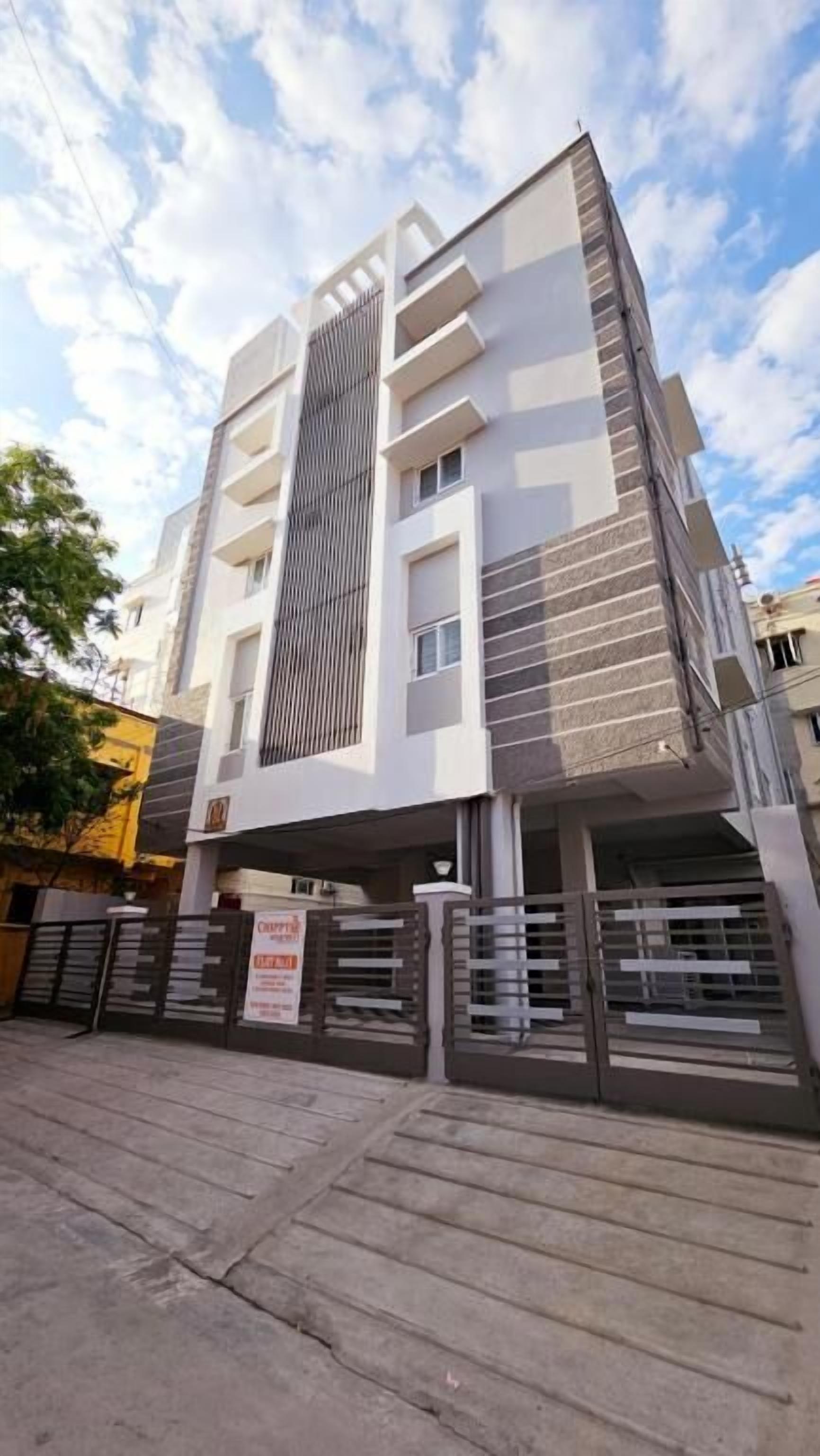 Familie appartement, balkon, uitzicht op stad | Exterieur