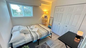 3 bedrooms, desk, iron/ironing board, WiFi