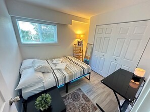 3 habitaciones, escritorio, tabla de planchar con plancha y wifi 