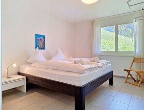 Desk, Internet - Sans Souci O2 by Interhome (Grindelwald)