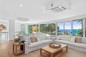 TV - Rhapsody by Coast Hosting (Terrigal)