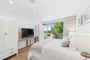 Iron/ironing board, WiFi, bed sheets - Rhapsody by Coast Hosting (Terrigal)
